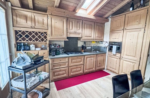 Bormio Apartment | Lovely apartment for 5 people with WIFI, hot tub, TV, balcony, pets allowed and parking