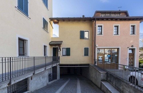 Bormio Apartment | Lovely apartment for 5 people with WIFI, hot tub, TV, balcony, pets allowed and parking