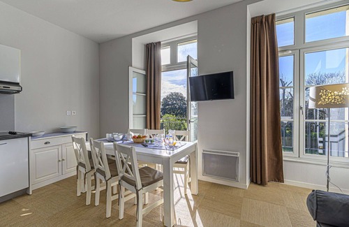 Baden Apartment | Lovely apartment for 5 people with WIFI, pool, TV and parking