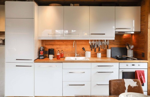 Verbier Apartment | Lovely apartment for 6 guests with WIFI, TV, terrace and pets allowed