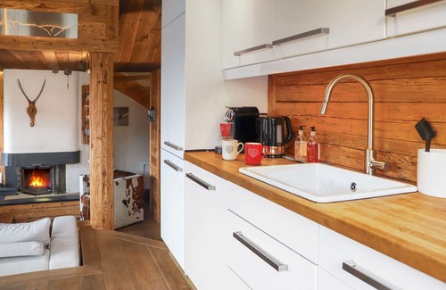 Verbier Apartment | Lovely apartment for 6 guests with WIFI, TV, terrace and pets allowed