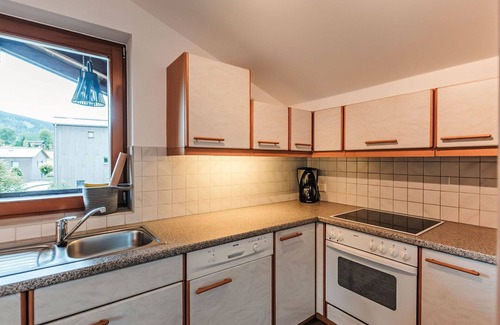 Goldegg Apartment | Lovely apartment for 8 guests with WIFI, pool, TV, balcony and pets allowed