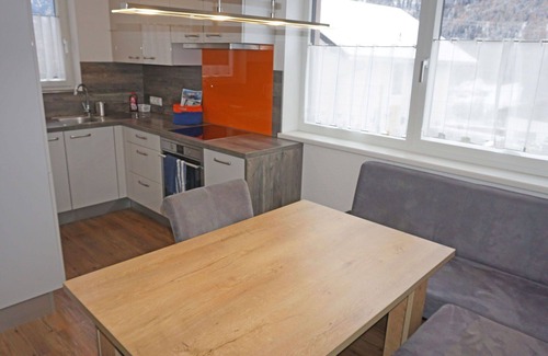 Fliess Apartment | Lovely apartment for 4 guests with TV, terrace and parking