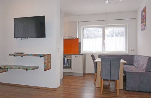 Fliess Apartment | Lovely apartment for 4 guests with TV, terrace and parking