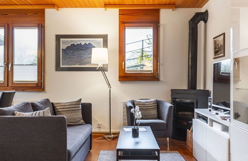 Champery Apartment | Lovely apartment for 4 guests with WIFI, TV, balcony, panoramic view and parking