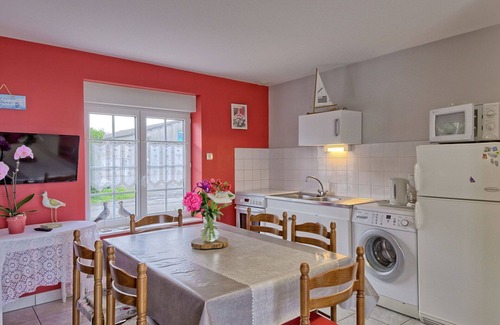 Ille-et-Vilaine Apartment | Lovely apartment for 4 people with WIFI, TV, terrace and parking