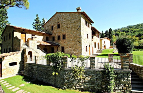 Dicomano Apartment | Lovely apartment for 5 people with pool, WIFI, TV, pets allowed and parking