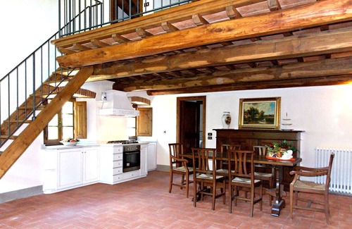 Dicomano Apartment | Lovely apartment for 6 people with WIFI, pool, A/C, TV, pets allowed and parking