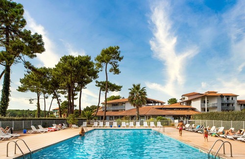 Soustons Apartment | Lovely apartment for 4 guests with WIFI, pool, TV, terrace, pets allowed and parking