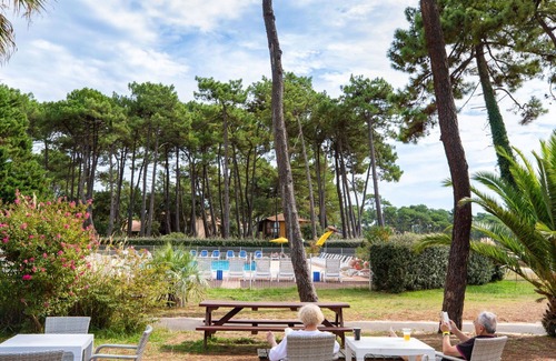 Soustons Apartment | Lovely apartment for 4 guests with WIFI, pool, TV, terrace, pets allowed and parking