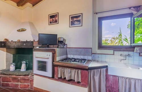 San Miniato Villa | Lovely apartment in villa for 2 people with pool, A/C, TV, patio, pets allowed and parking