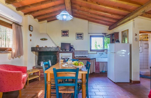 San Miniato Villa | Lovely apartment in villa for 2 people with pool, A/C, TV, patio, pets allowed and parking