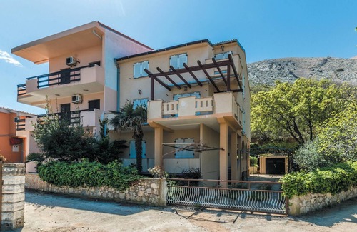 Bosana Apartment | Lovely apartment in Bosana with WiFi