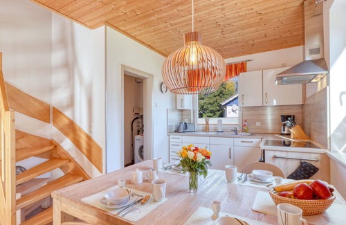 Altefaehr House | Lovely apartment in villa for 4 guests with WIFI, TV, terrace and parking