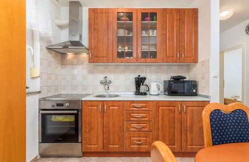 Valbandon Apartment | Lovely apartment in Fazana with kitchen