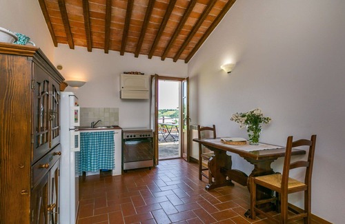 Cinigiano Villa | Lovely apartment in villa for 2 people with pool, WIFI, A/C, patio, panoramic view and parking