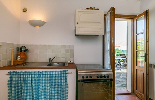 Cinigiano Villa | Lovely apartment in villa for 2 people with pool, WIFI, A/C, patio, panoramic view and parking