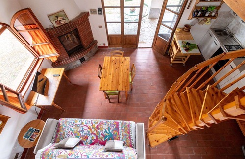 Cinigiano House | Lovely apartment in villa with WIFI, pool, A/C, TV, terrace, pets allowed, panoramic view, parking
