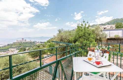Piazza Roma Apartment | Lovely apartment in Lettere -NA-