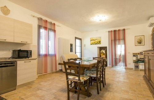 Pomarance Villa | Lovely apartment in villa for 7 people with A/C, WIFI, terrace, pets allowed and parking