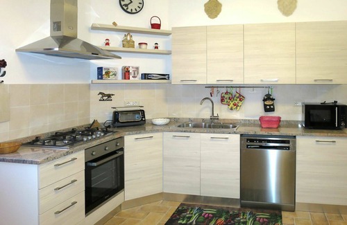 Pomarance Villa | Lovely apartment in villa for 7 people with A/C, WIFI, terrace, pets allowed and parking