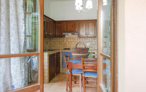 Montone Apartment | Lovely Apartment In Montone With Wifi