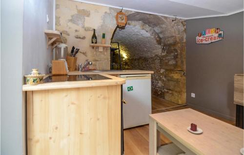 Pujaut Apartment | Lovely Apartment In Pujaut With Wifi