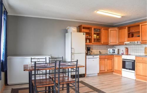 Saeveland Apartment | Lovely Apartment In Sævelandsvik