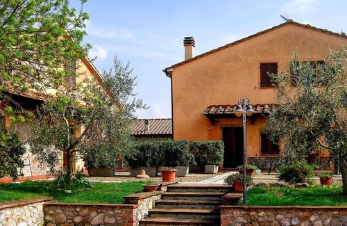 Lajatico Villa | Lovely apartment in villa for 2 people with pool, WIFI, TV and patio