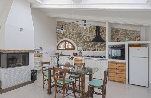 Bucine Villa | Lovely apartment in villa with pool, WIFI, TV, terrace, pets allowed, panoramic view and parking