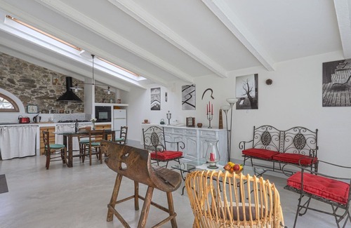 Bucine Villa | Lovely apartment in villa with pool, WIFI, TV, terrace, pets allowed, panoramic view and parking