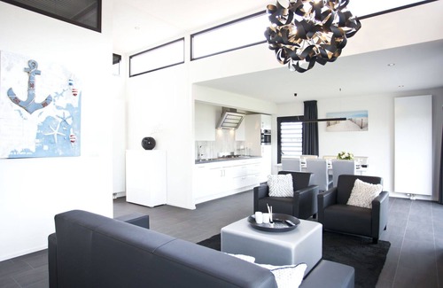 Belfeld House | Lovely apartment in villa for 6 guests with pool, WIFI, TV, terrace and parking
