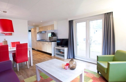 Schaarsbergen House | Lovely apartment in villa for 4 guests with WIFI, pool, TV, terrace and parking
