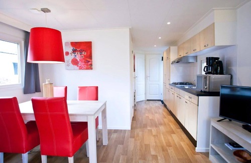 Schaarsbergen House | Lovely apartment in villa for 4 guests with WIFI, pool, TV, terrace and parking