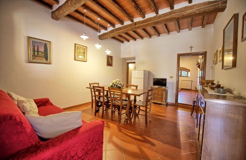 Montebonello Villa | Lovely apartment in villa for 6 guests with pool, WIFI, TV, veranda and pets allowed