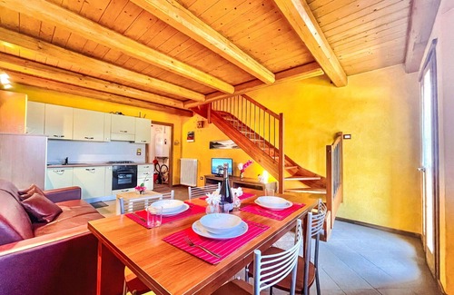 Peglio House | Lovely apartment in villa for 6 guests with WIFI, TV, patio and parking