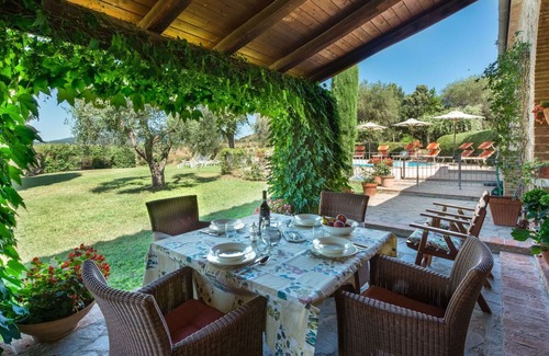 Campagnatico Villa | Lovely apartment in villa with pool, A/C, WIFI, patio, pets allowed, panoramic view and parking