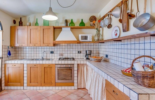 Giugnano Apartment | Lovely apartment for 9 guests with WIFI, pool, TV, pets allowed, panoramic view and parking