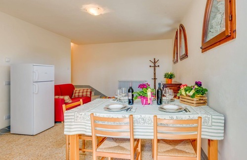 Lamporecchio Villa | Lovely apartment in villa with private pool, WIFI, TV, balcony, pets allowed and parking