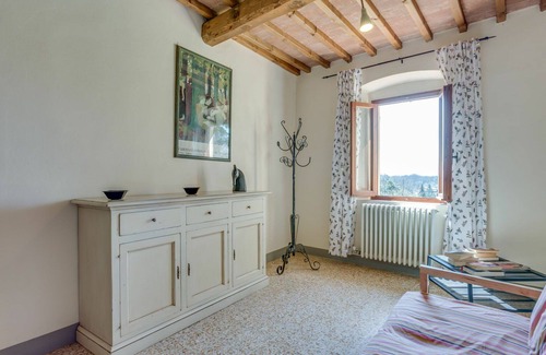 Lamporecchio Villa | Lovely apartment in villa with private pool, WIFI, TV, balcony, pets allowed and parking