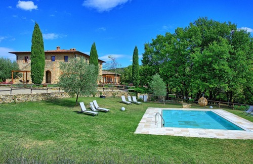 Simignano Apartment | Lovely apartment for 4 people with pool, WIFI, TV, pets allowed and parking