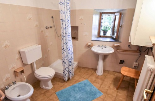 Sarre Apartment | Lovely apartment for 5 people with TV, pets allowed and parking, close to Aosta