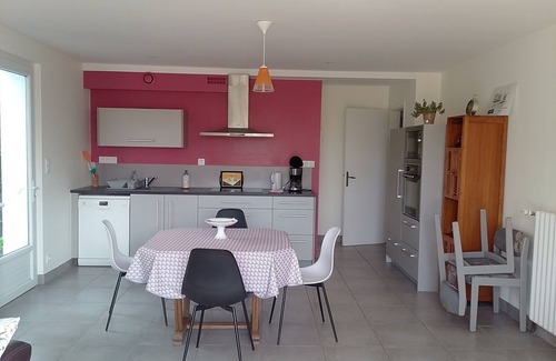 Plouharnel Apartment | Lovely apartment on the ground floor of a house just a stone's throw from Carnac
