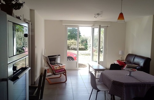 Plouharnel Apartment | Lovely apartment on the ground floor of a house just a stone's throw from Carnac