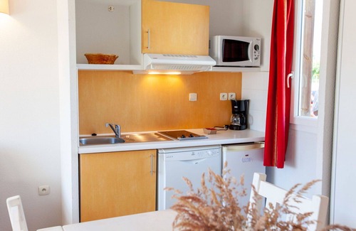 Cassen Apartment | Lovely apartment with internet, pool, TV, terrace, pets allowed, panoramic view and parking