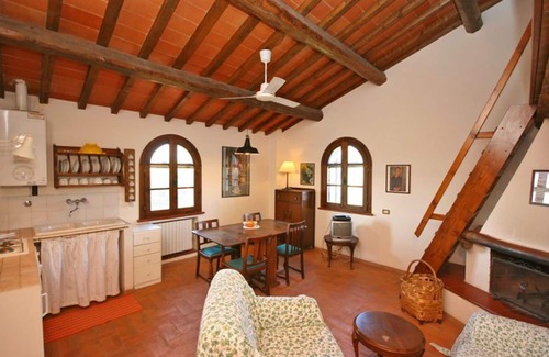 Montelupo Fiorentino Apartment | Lovely apartment with pool, WIFI, TV, pets allowed, panoramic view and parking, close to Florence