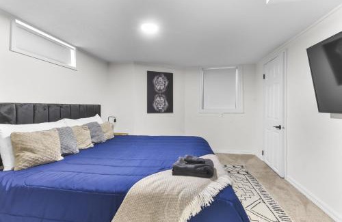Southeast Omaha Apartment | Lovely Apt Near Zoo with Self Check-In, Smart TV