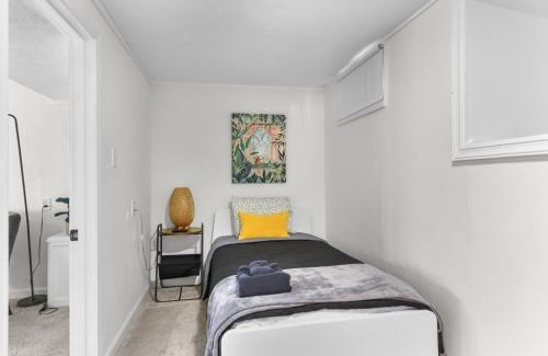 Southeast Omaha Apartment | Lovely Apt Near Zoo with Self Check-In, Smart TV