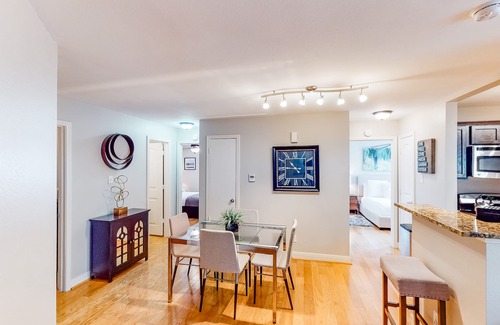 Westfield Condo | Lovely Austin condo close to downtown with streaming, W/D, central AC, & WiFi