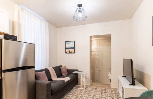 Beasley Apartment | Lovely Bachelor in the Heart of Hamilton